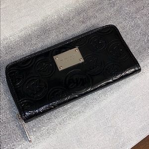 Black leather Michael Kors wallet